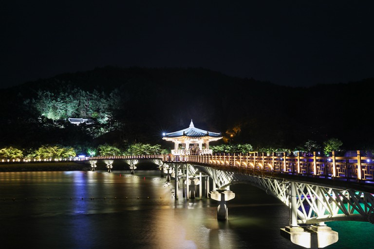 월영교